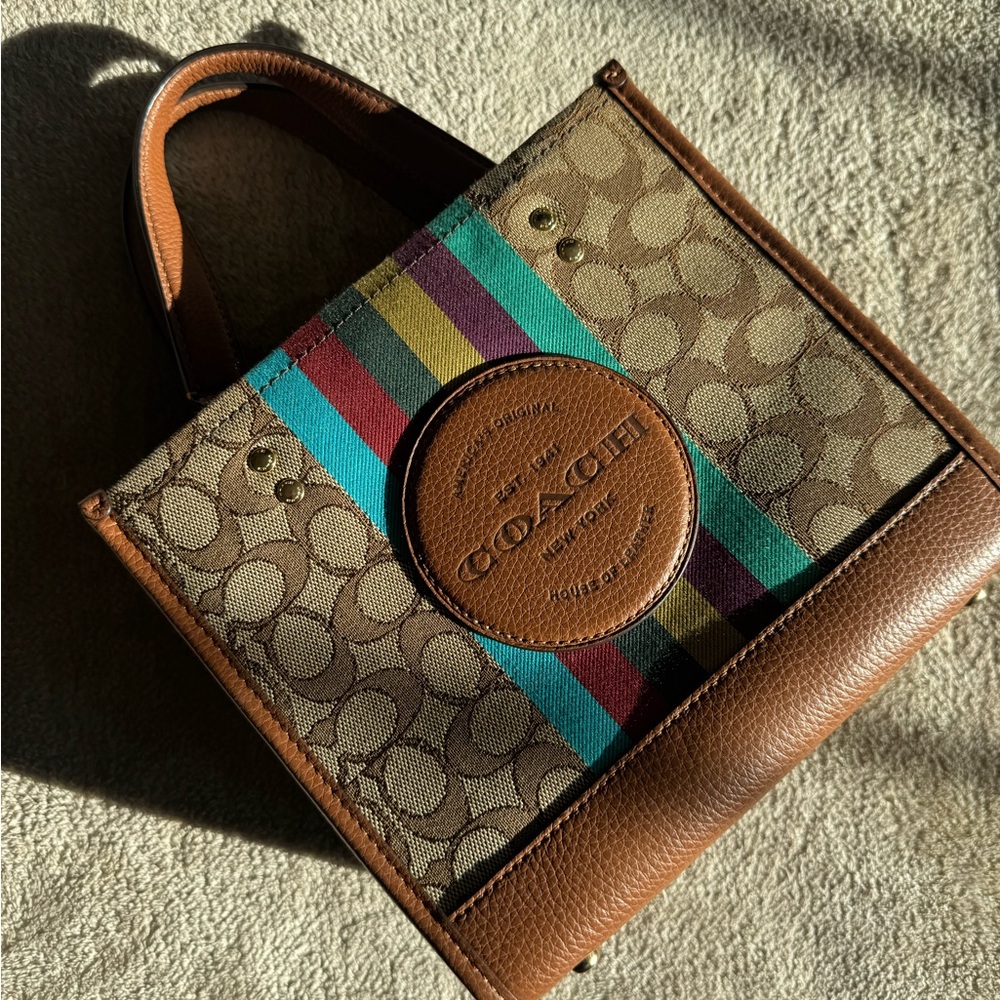 Coach Dempsey Tote Bag 22 In Signature Jacquard Fall